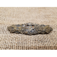 Close combat clasp in bronze relic